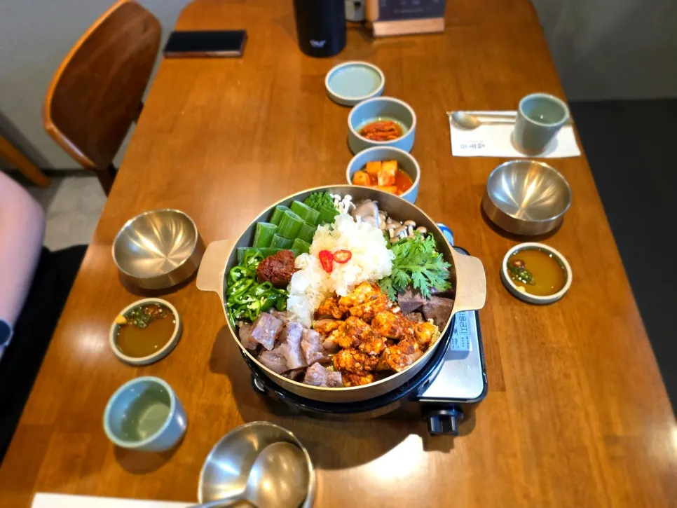 Hanwoo gopchang jeongol packed full of ingredients