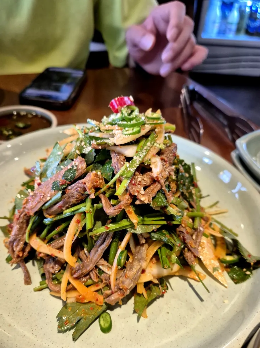 곰탕과 함께 나온 김치 반찬