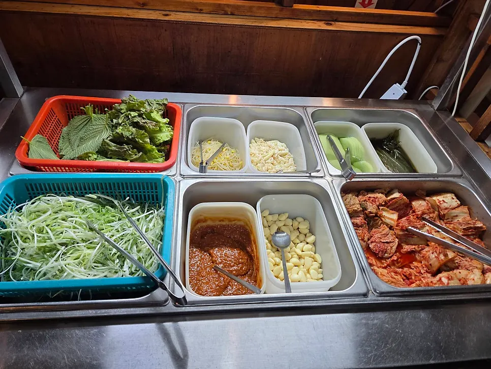 콩나물 파채 명이나물 등 도적 합정점 기본찬 한 상
