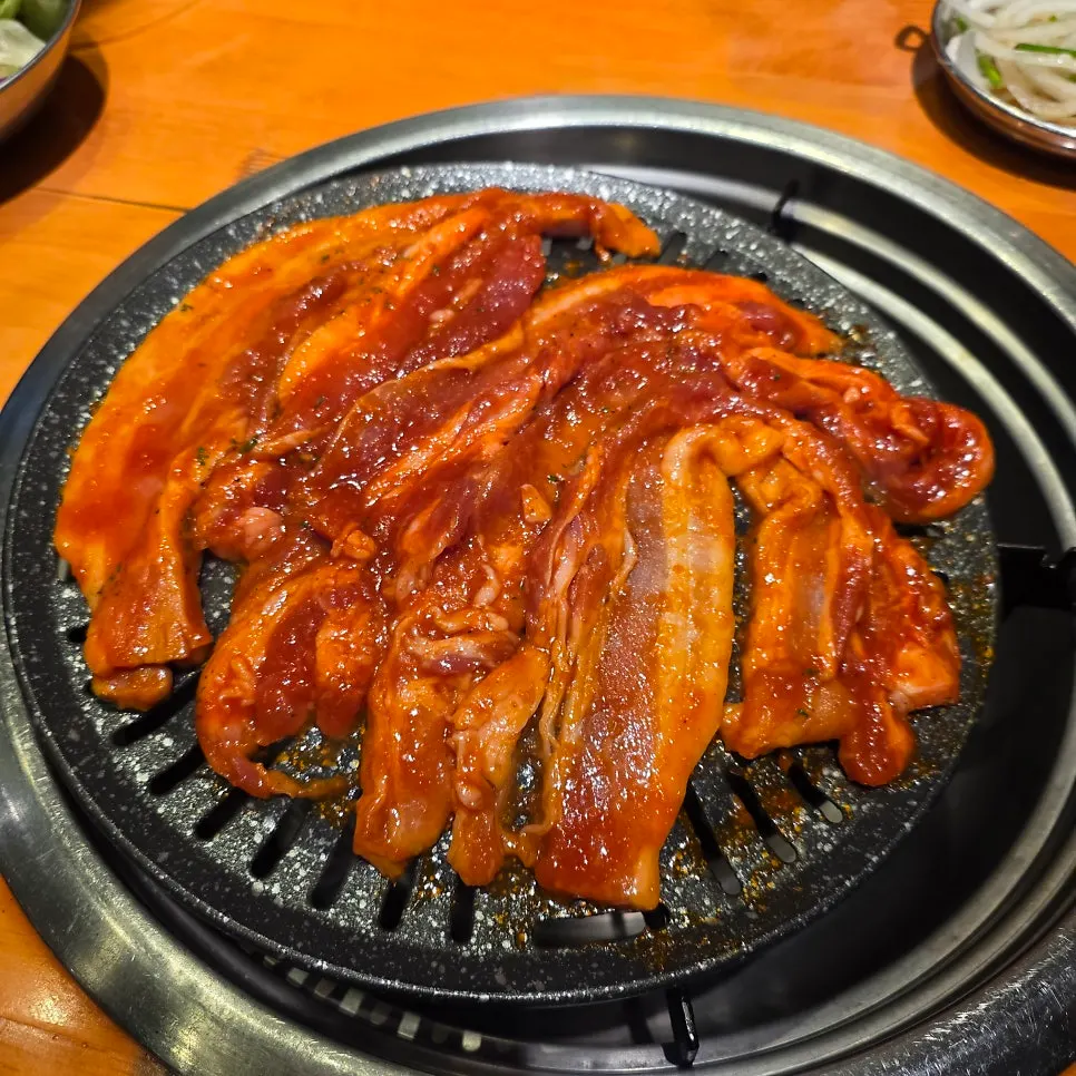 焼かれていくコチュジャンサムギョプサル