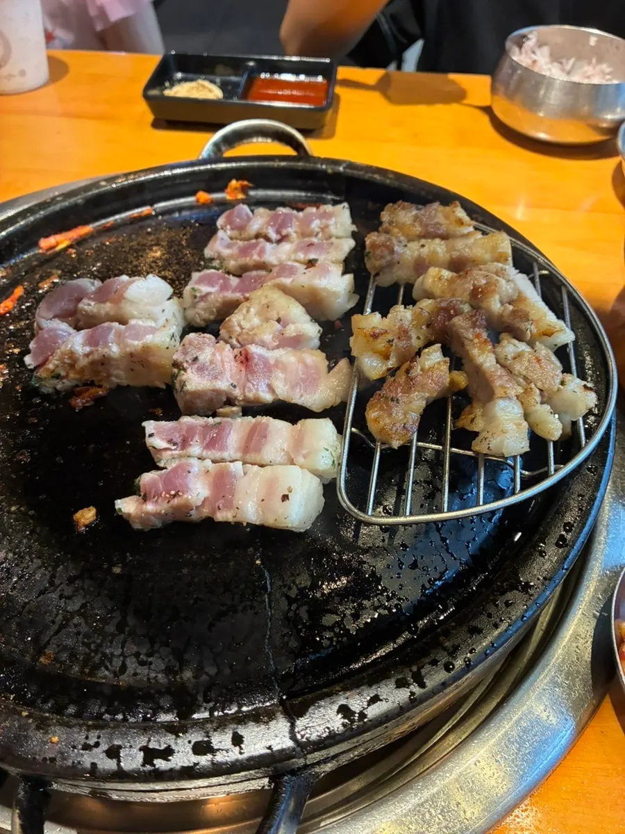 Pork belly re-served after being sliced and seasoned in the kitchen
