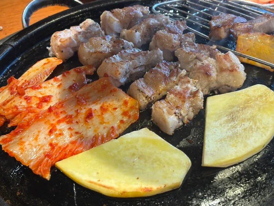 식사를 마친 도적 수원점 테이블