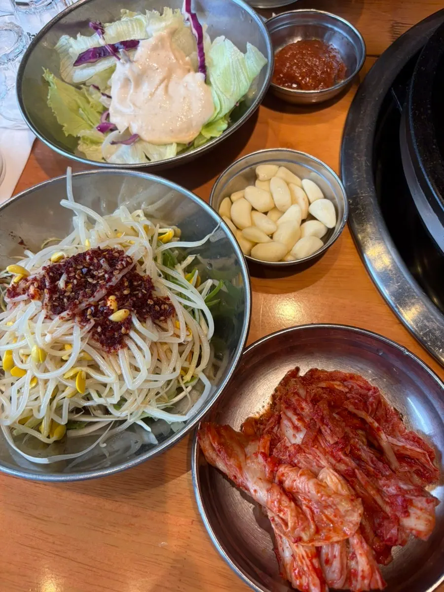 Noodle menu section of the Dojeok Suwon menu board