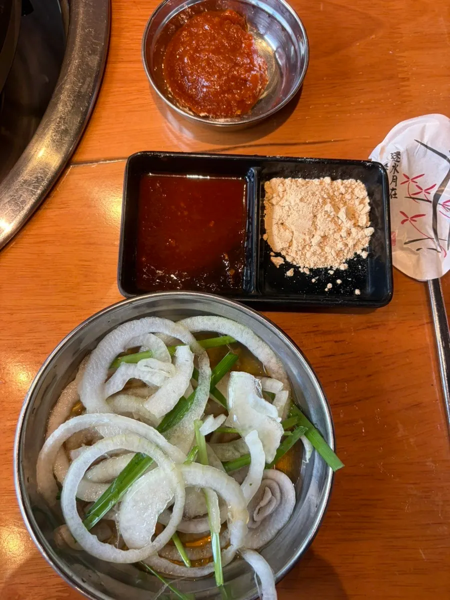 Basic side dishes including lettuce wraps, green onion salad, and bean sprout salad