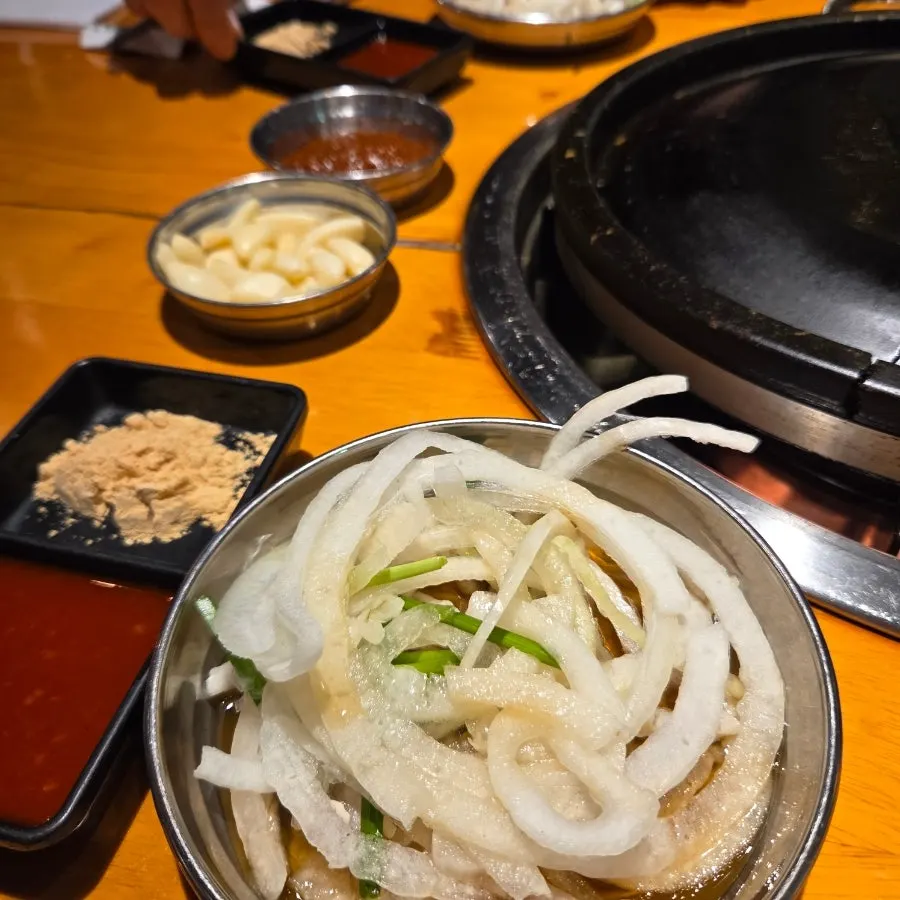 샐러드와 콩나물 파절이무침, 쌈채소 기본 상차림