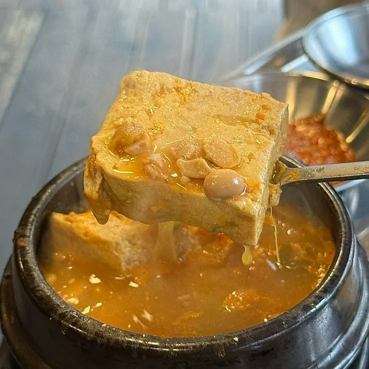 The complimentary hot cheonggukjang served as standard