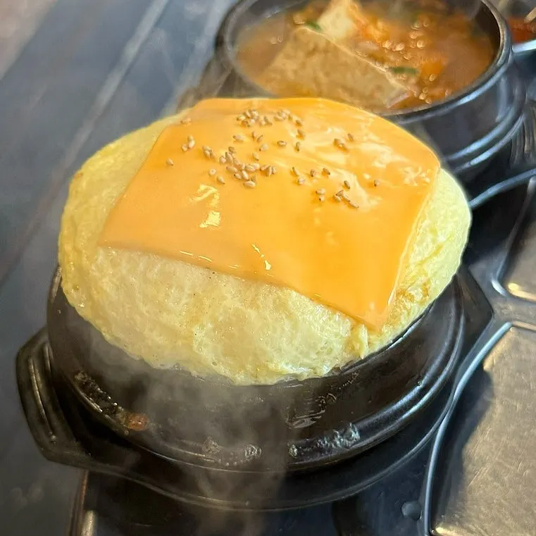 Cheese egg custard puffed up high