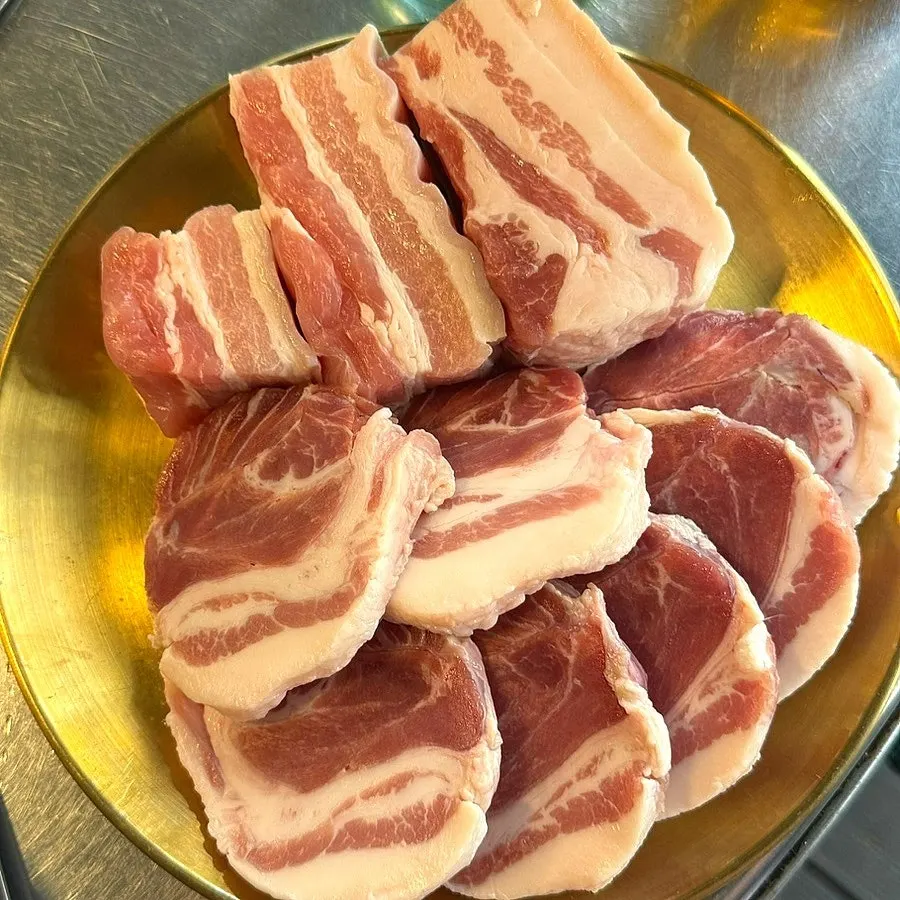 A glass of somaek paired with the meat