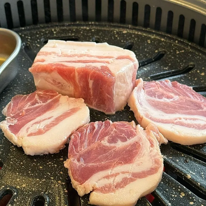 Pork belly and cheek-neck cut just placed on the grill