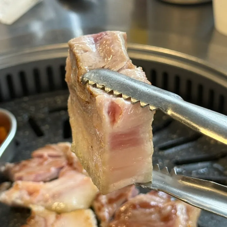 Thick pork belly grilled and cut into bite-sized pieces
