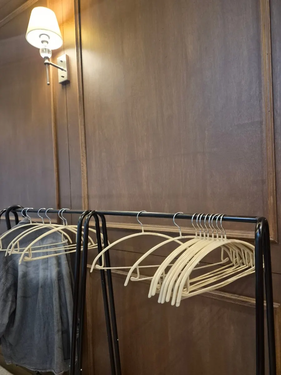 Tables and booth seating inside Ddeum Sukseong Hanwoo No.9