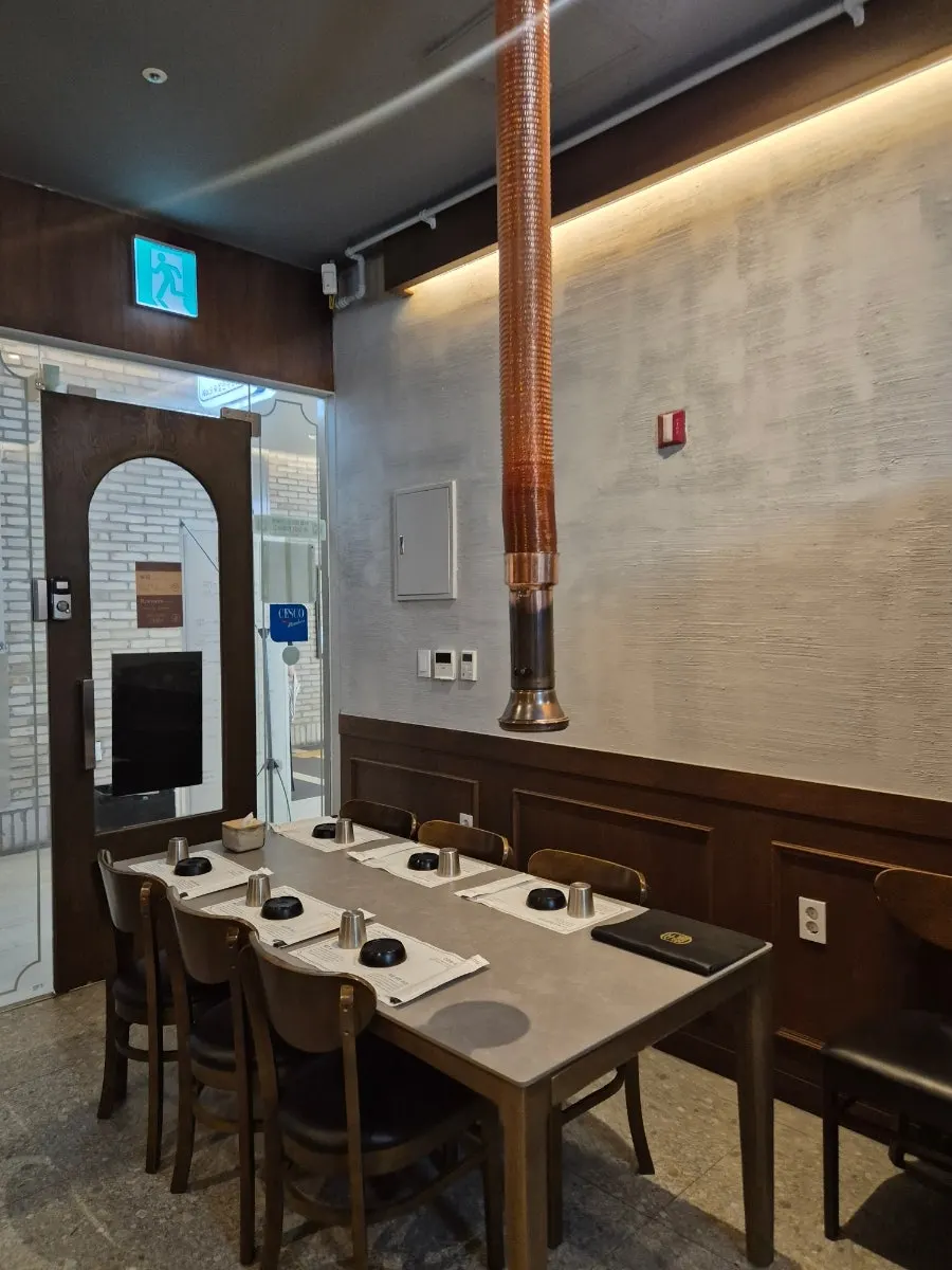 View of the dining hall at Ddeum Sukseong Hanwoo No.9