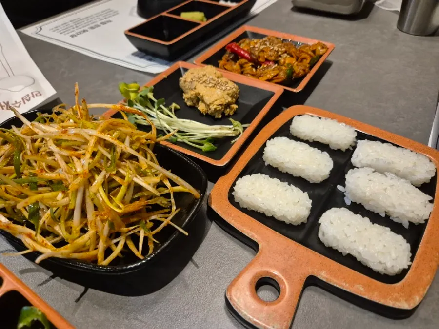 Complimentary cockle salad and rice made with vinegar water