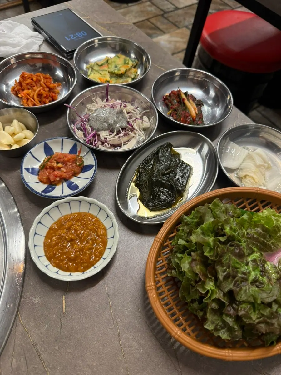Table set after ordering at Doldam Sutbuljip