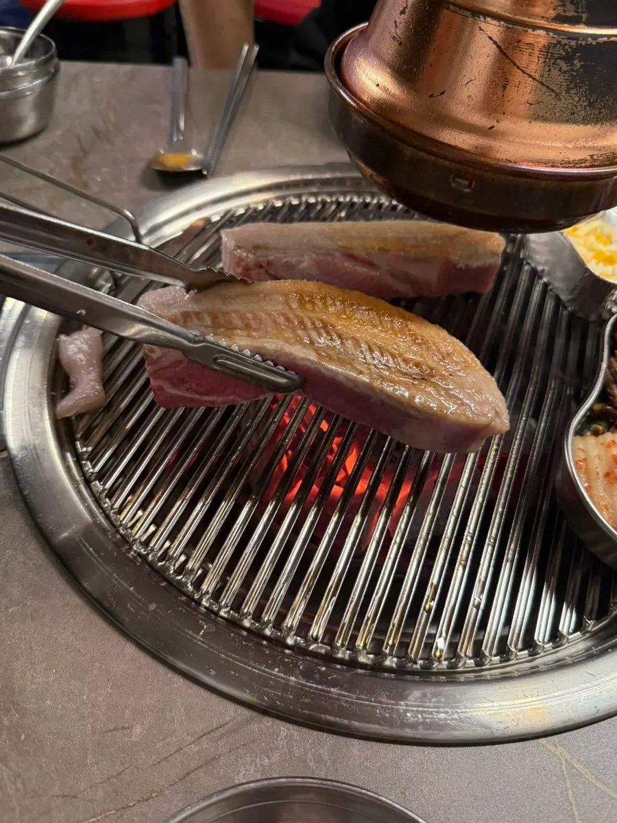 Plate of raw tongsamgyeop at Doldam Sutbuljip