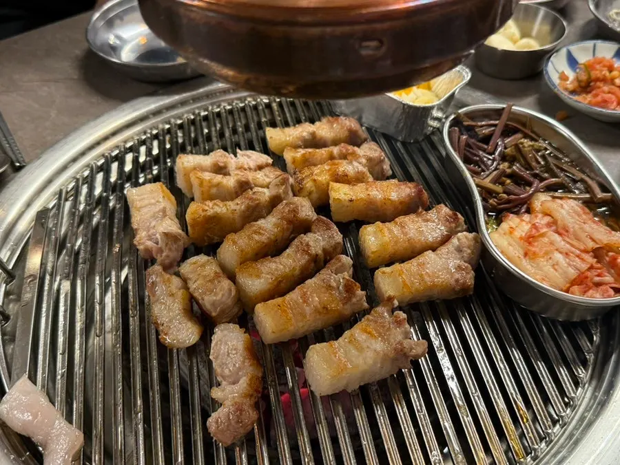 Golden-browned grilled tongsamgyeop