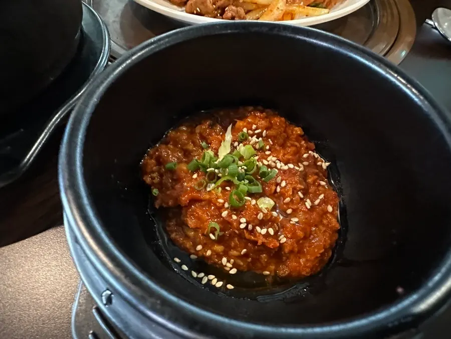 테이블에 차려진 쌈밥 상차림