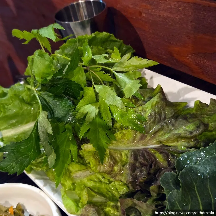 Side dishes and wrap vegetables served first