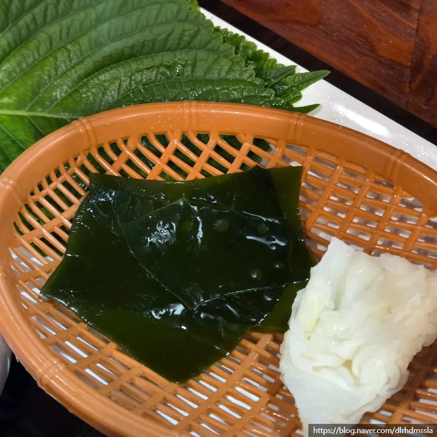 Plate of perilla leaves, lettuce, and other wrap vegetables