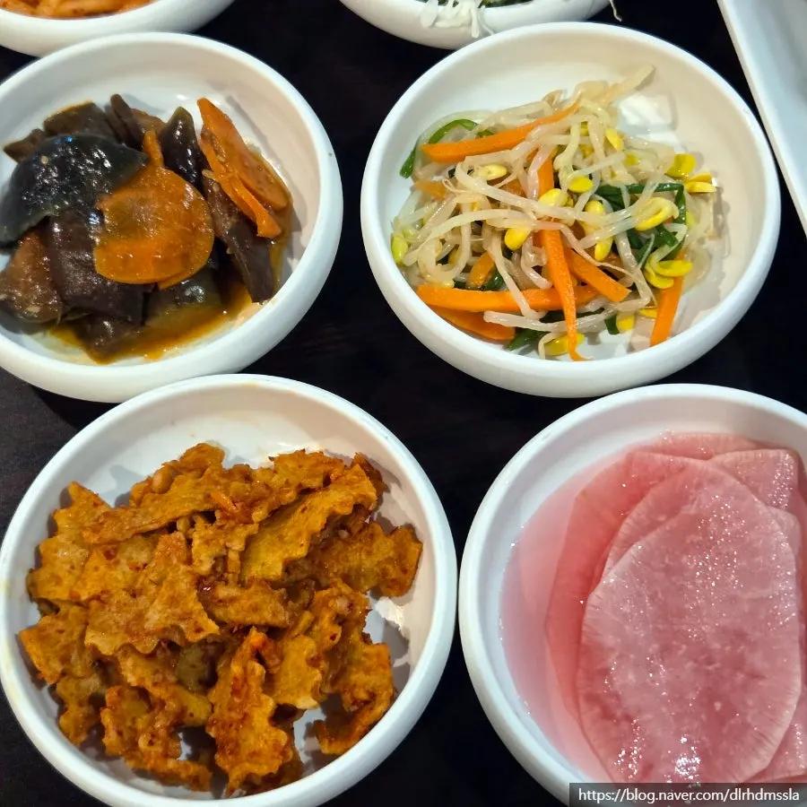 Eight side dishes at Dolsoe Ssambap