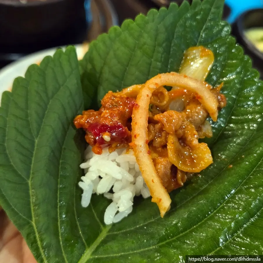 Spicy pork stir-fry with wrap vegetables