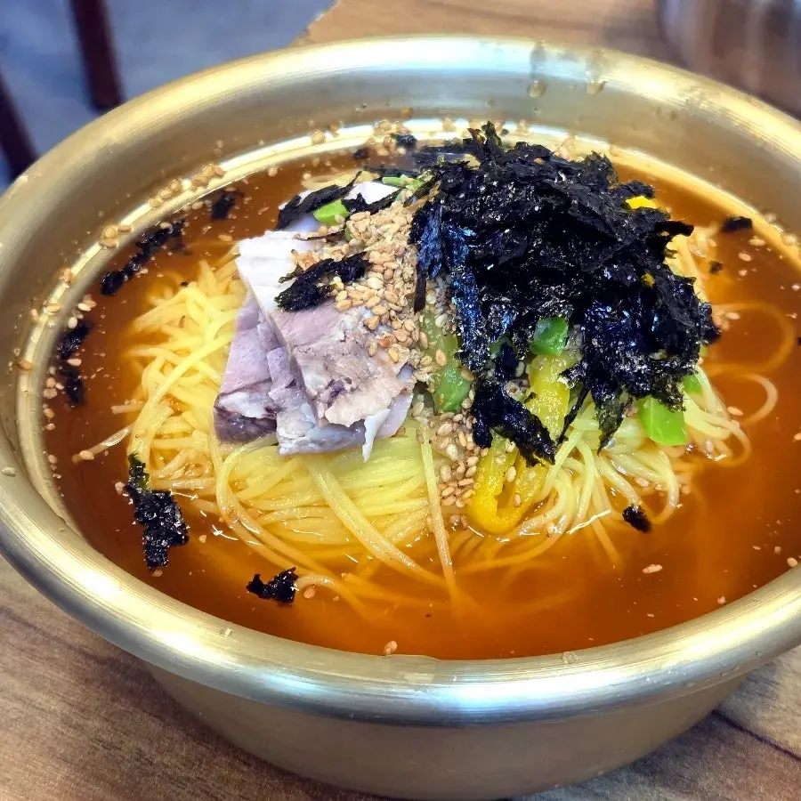 돈국밥 음식 상차림 이미지