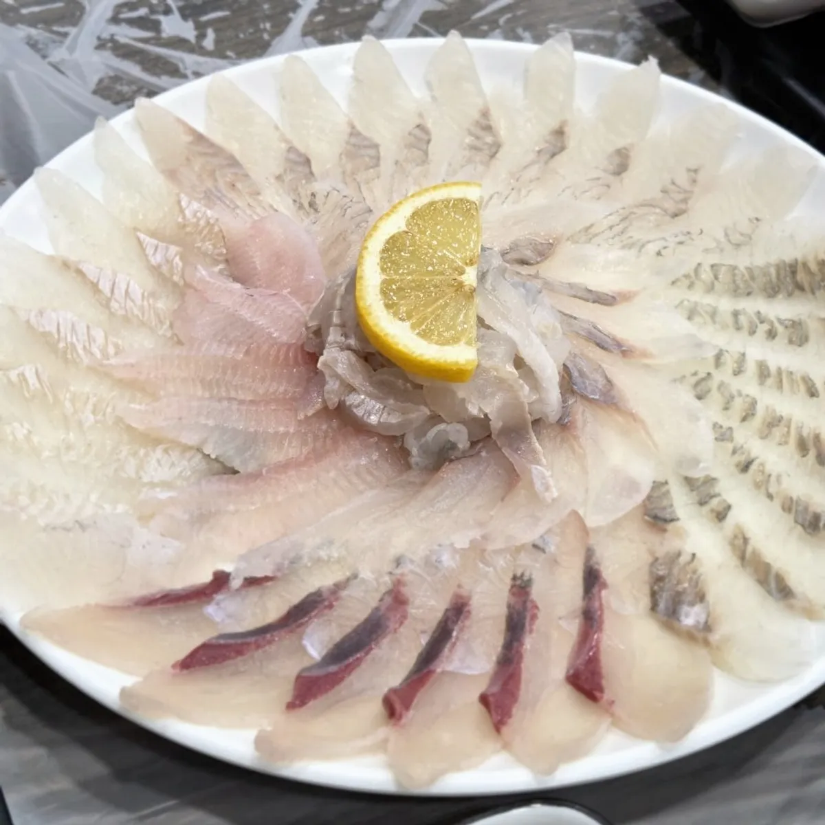 东南会食堂什锦生鱼片摆盘代表图