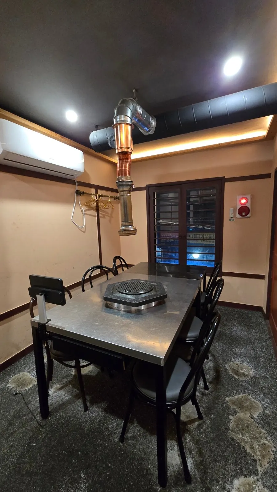 Private room seating on the 2nd floor of Donbegi Gwang-an Branch