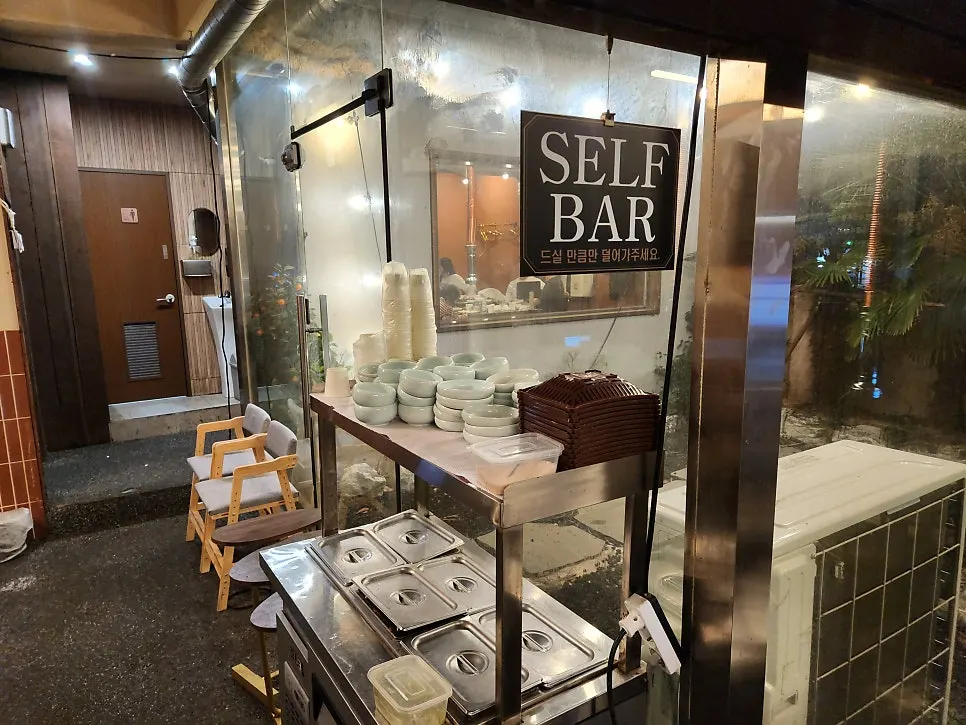 Side dishes arranged at the Donbegi self-serve bar
