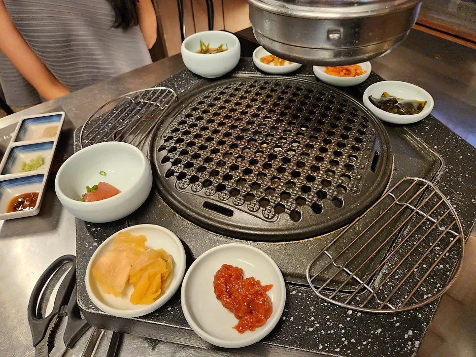 Neatly plated basic side dishes at Donbegi