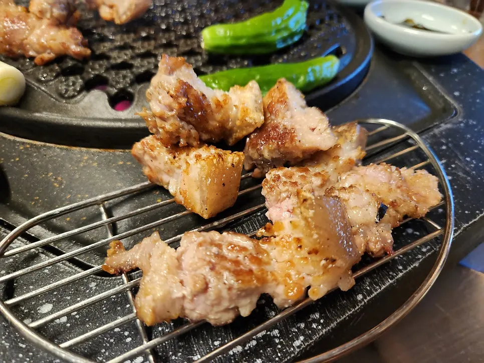 Golden-brown grilled pork shoulder and snowflake pork belly