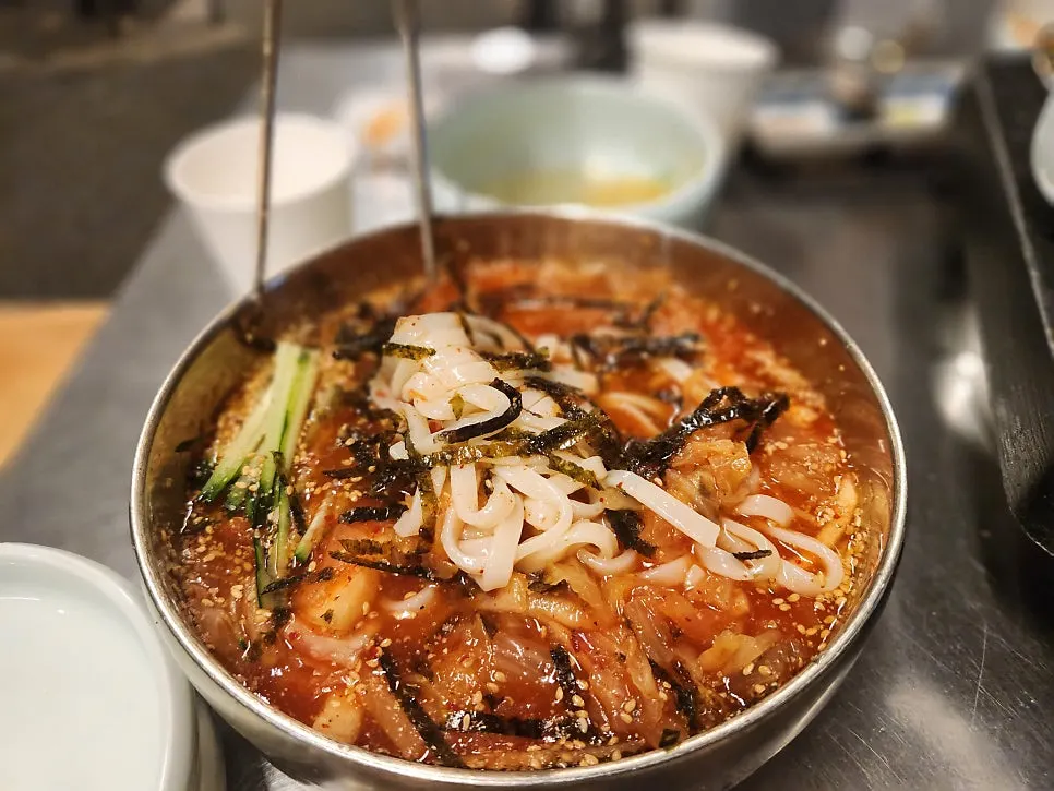 Cold kimchi kalguksu with red broth