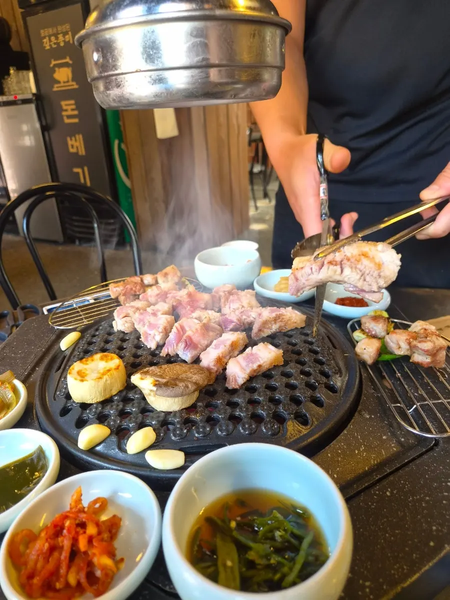 A table setting of aged grilled meat at Donbegi Gwang-an Branch