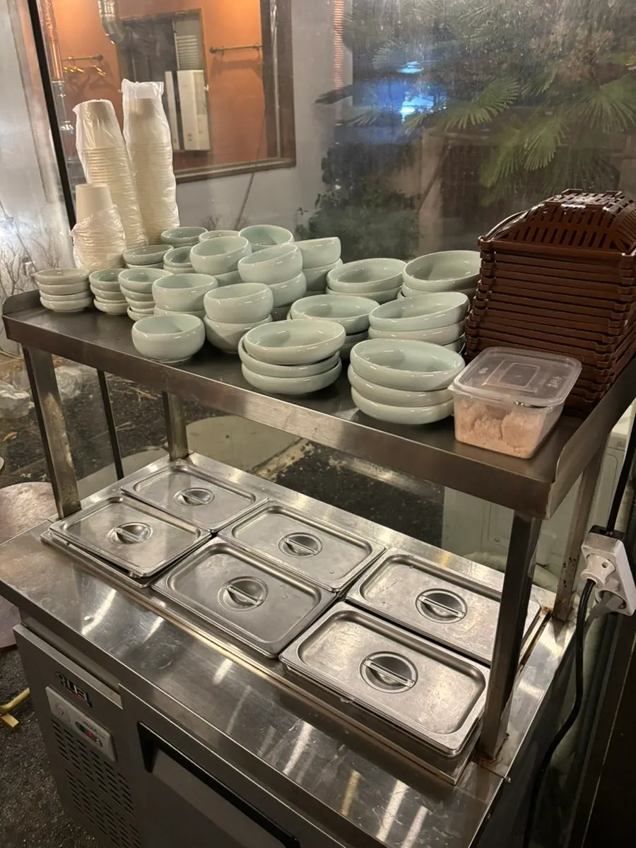 Self-serve bar for grabbing extra sides and vegetables
