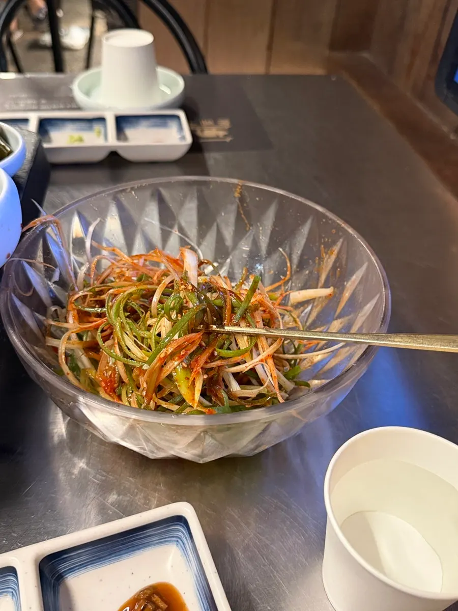 뼈에 붙은 고기까지 구워진 모습