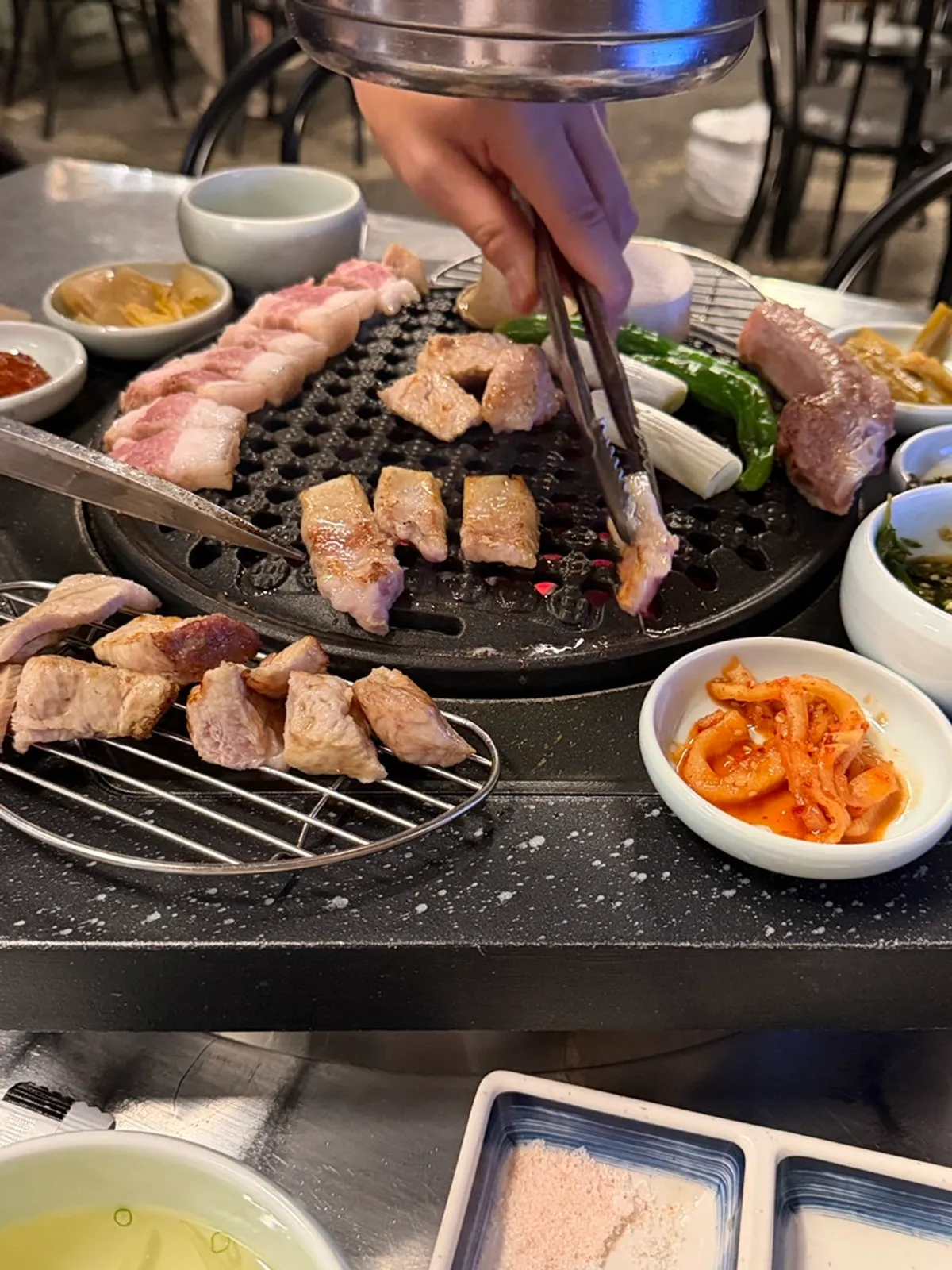콩나물국과 파채 등 밑반찬 상차림