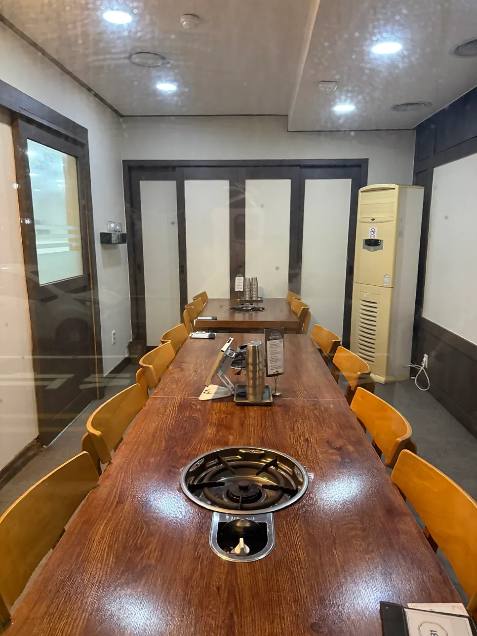 Group seating for multiple diners