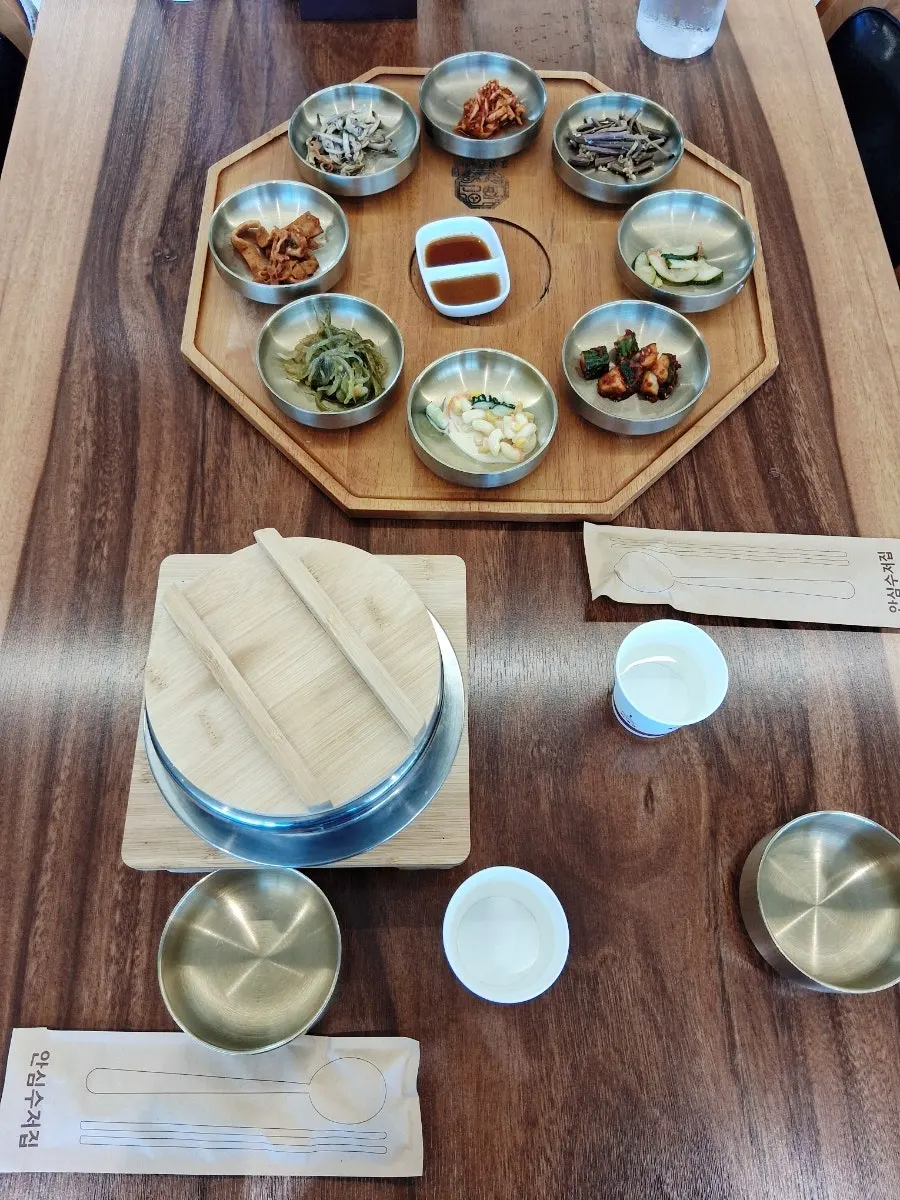 주문 직후 차려진 떡갈비정식 한상