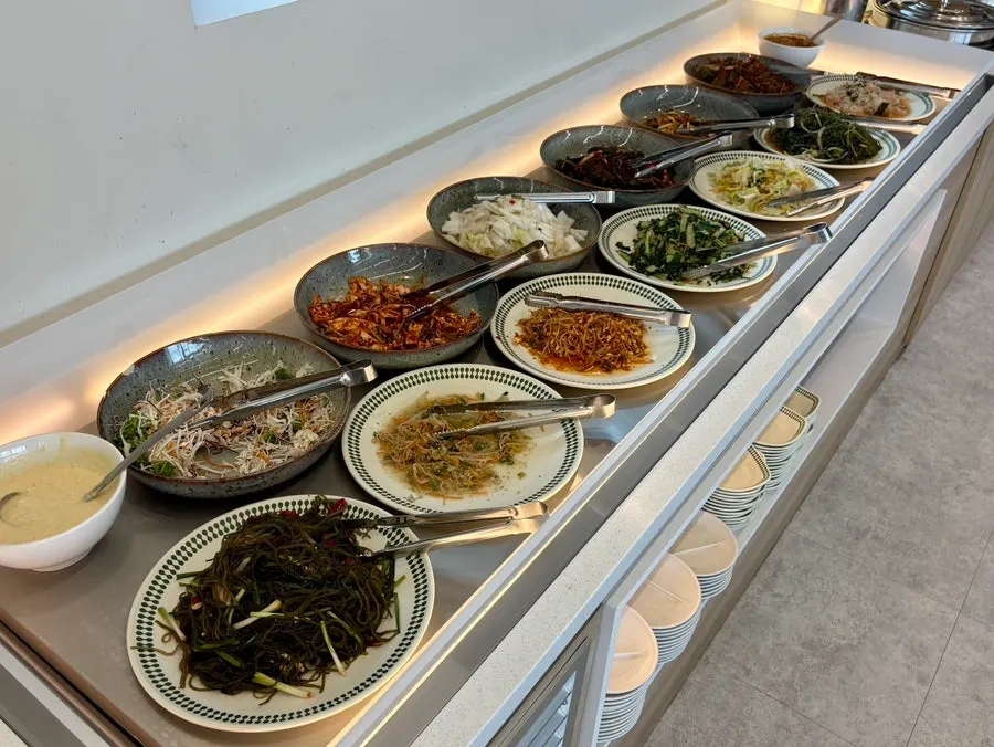 한식뷔페급으로 차려진 동암떡갈비 셀프바