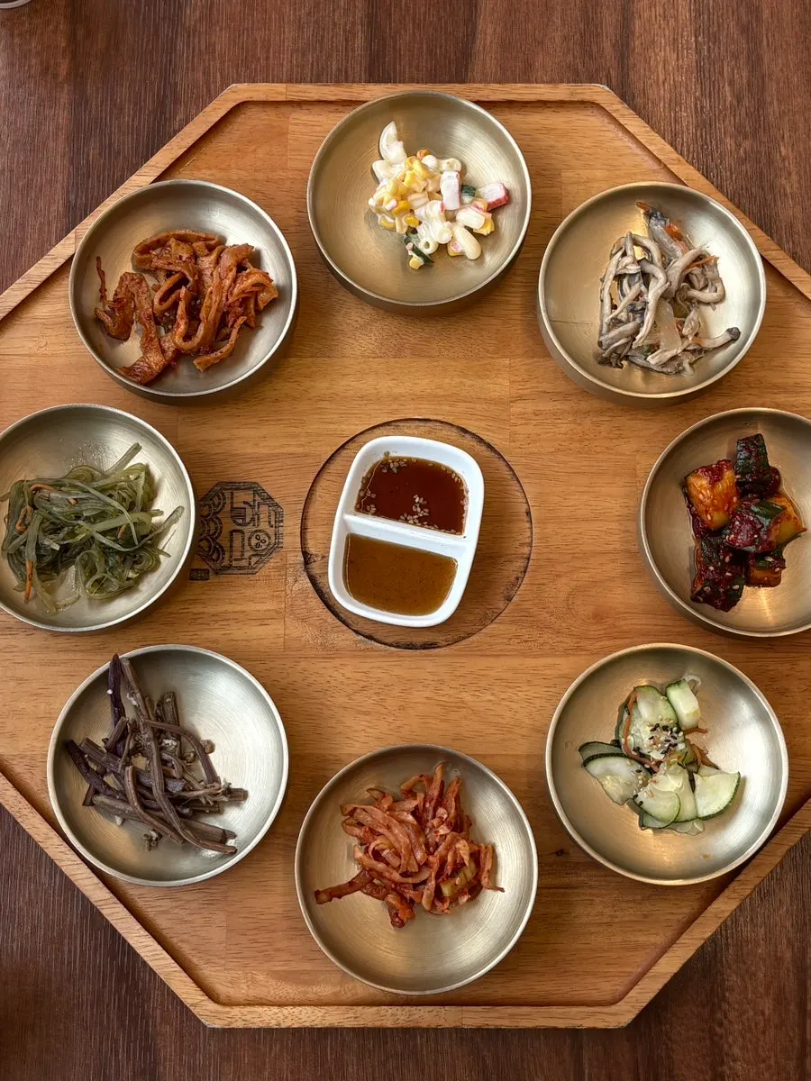 떡갈비 주문 후 세팅된 기본 찬 상차림