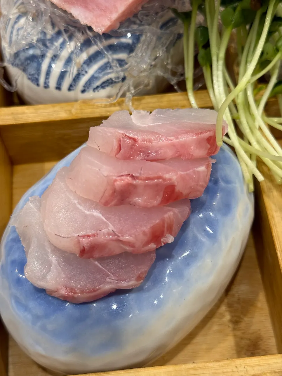Sashimi platter for 4 on one plate