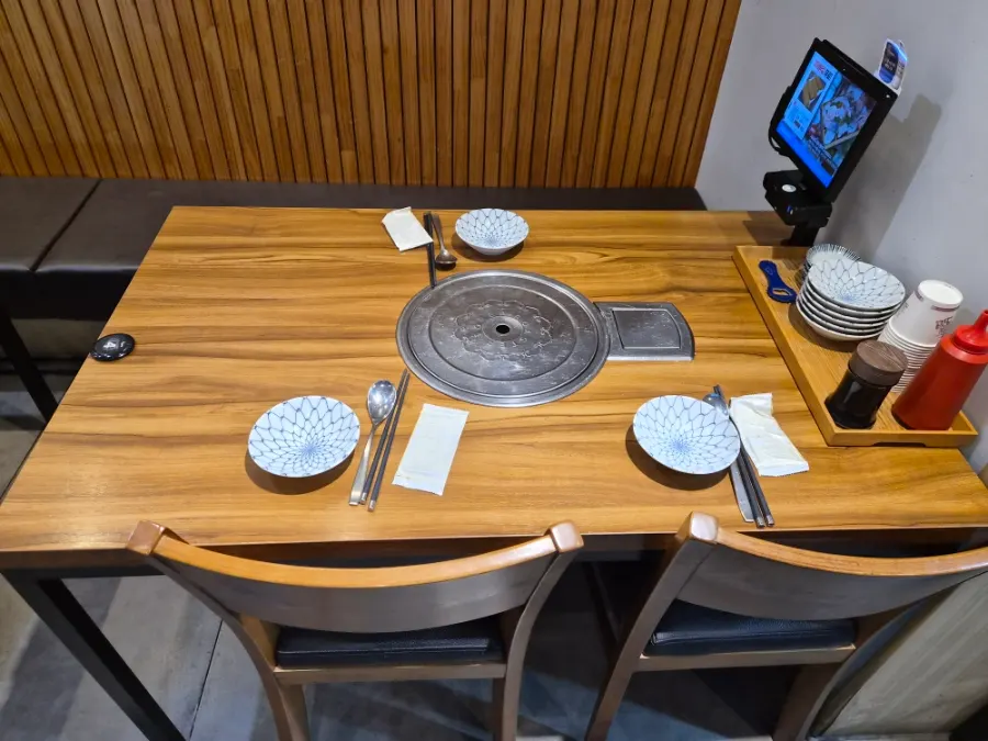 Clean interior seating at Donghae Bada Hoetjip