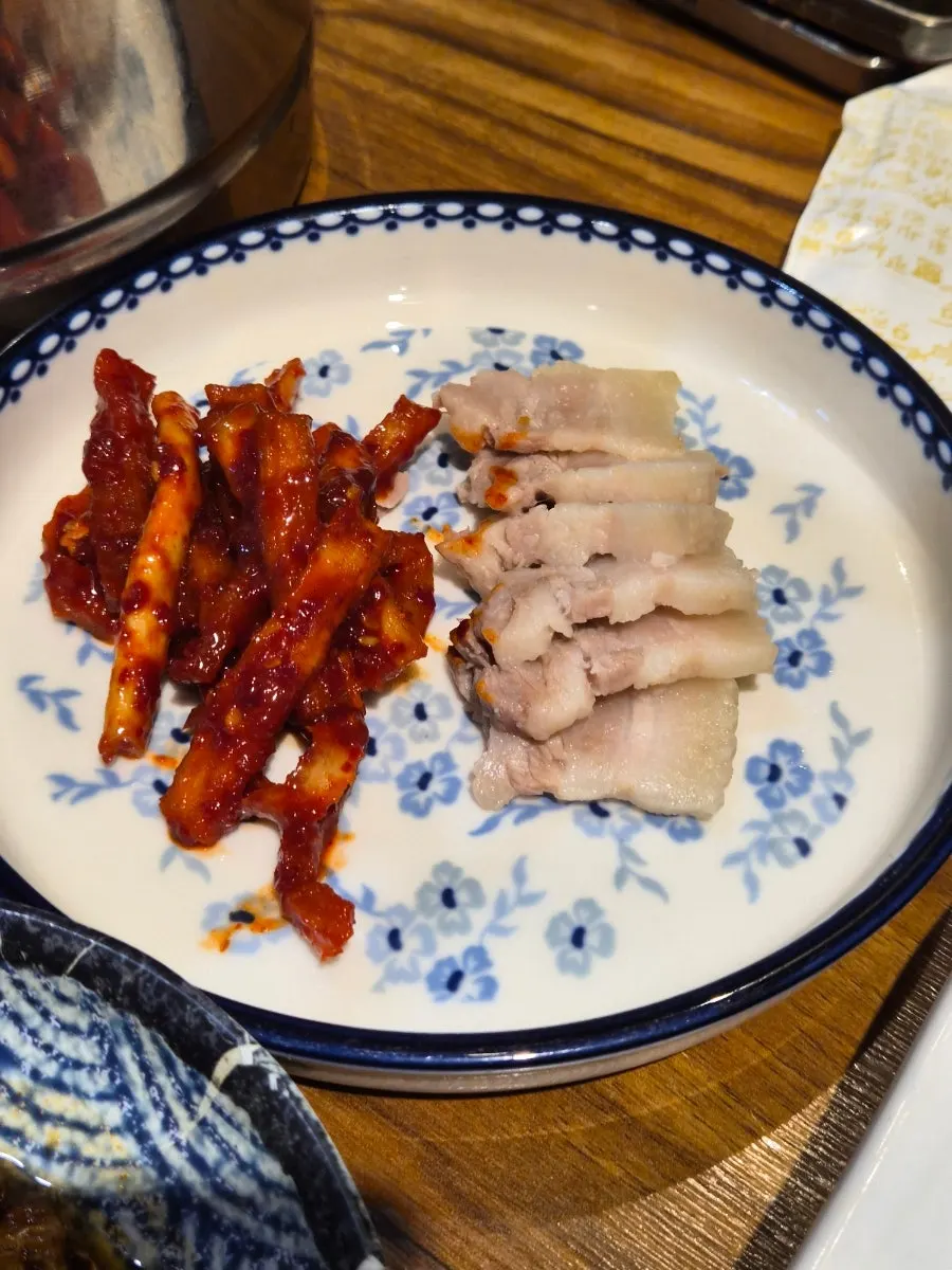 Side dishes of pajeon and baek-kimchi