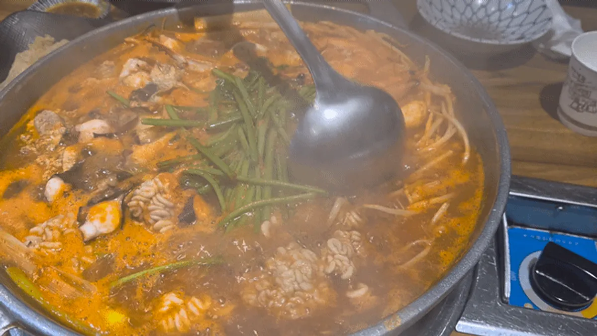 Fully cooked seafood stew at Donghae Bada Hoetjip
