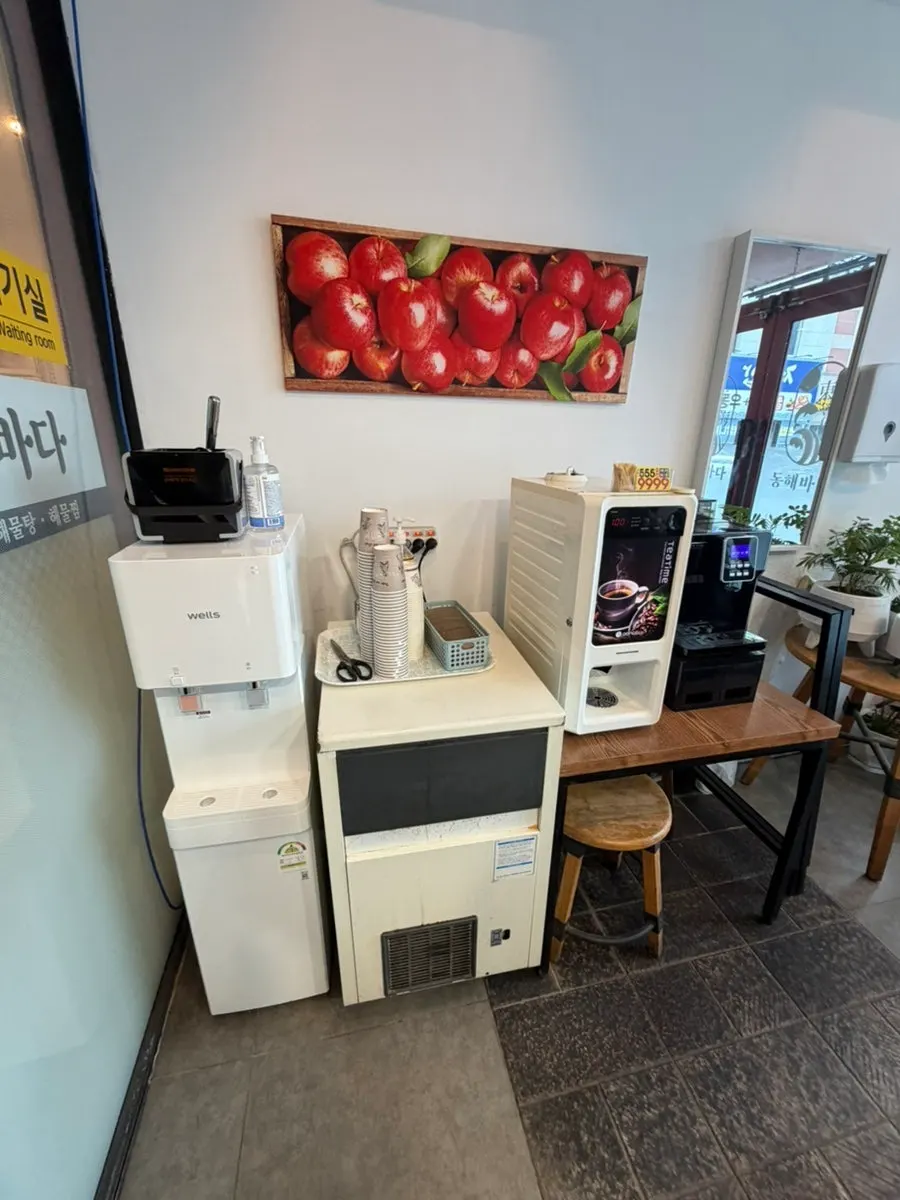 Dessert coffee station with ice
