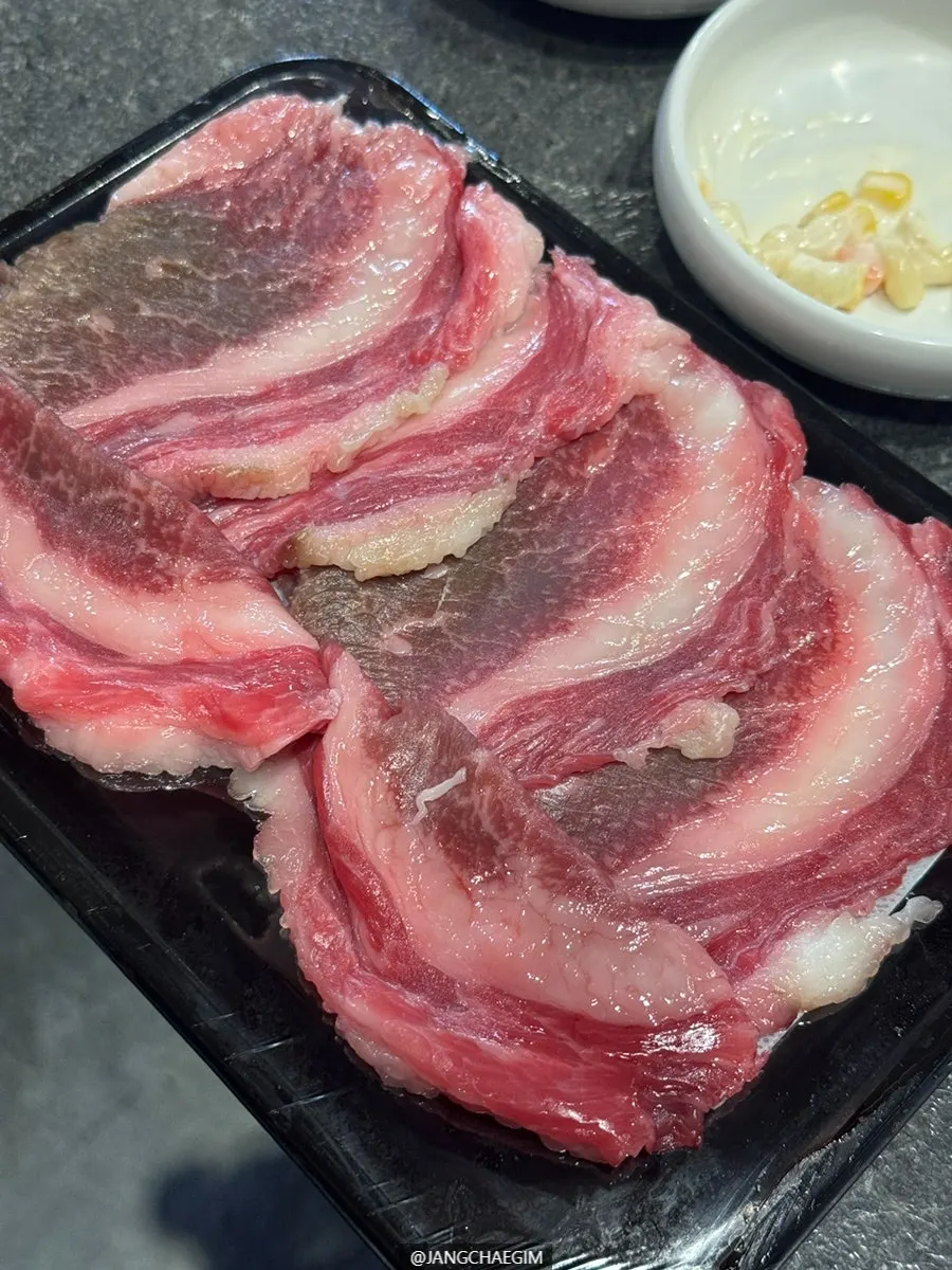 제콜과 고기 식사 상차림