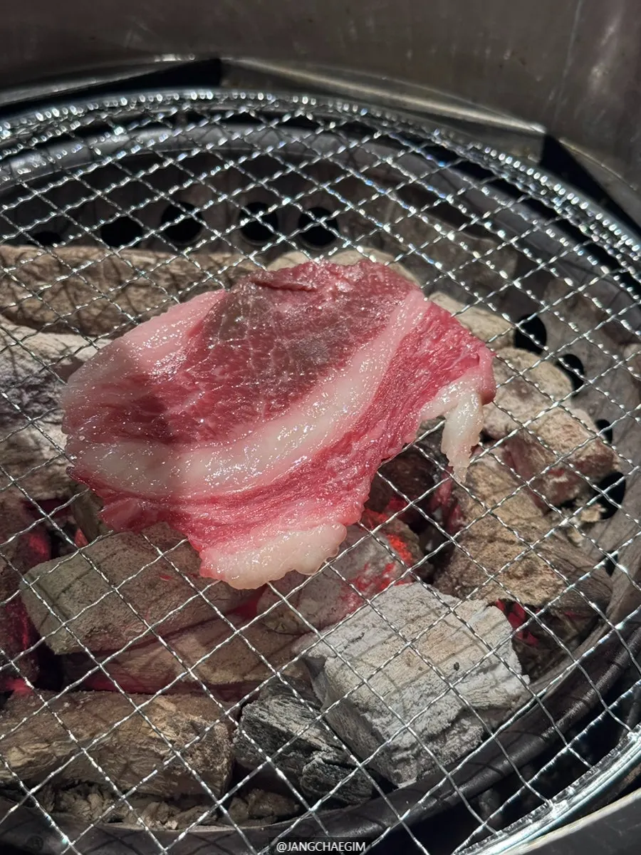 제콜과 고기 식사 상차림