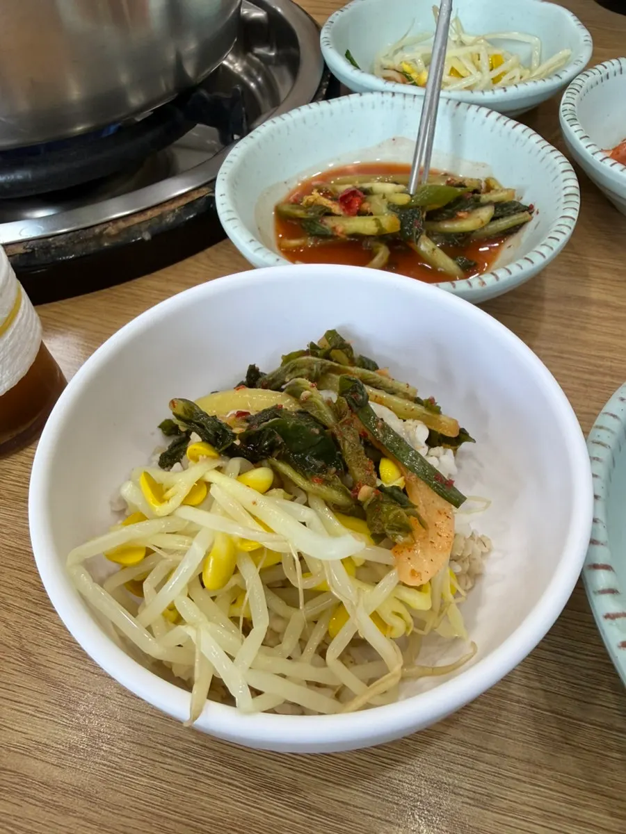 Barley rice with young-radish kimchi and fresh kimchi