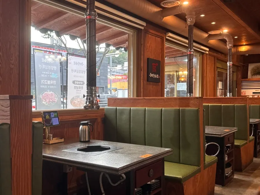 Interior seating at Dongbaek Hanokjip divided into sections