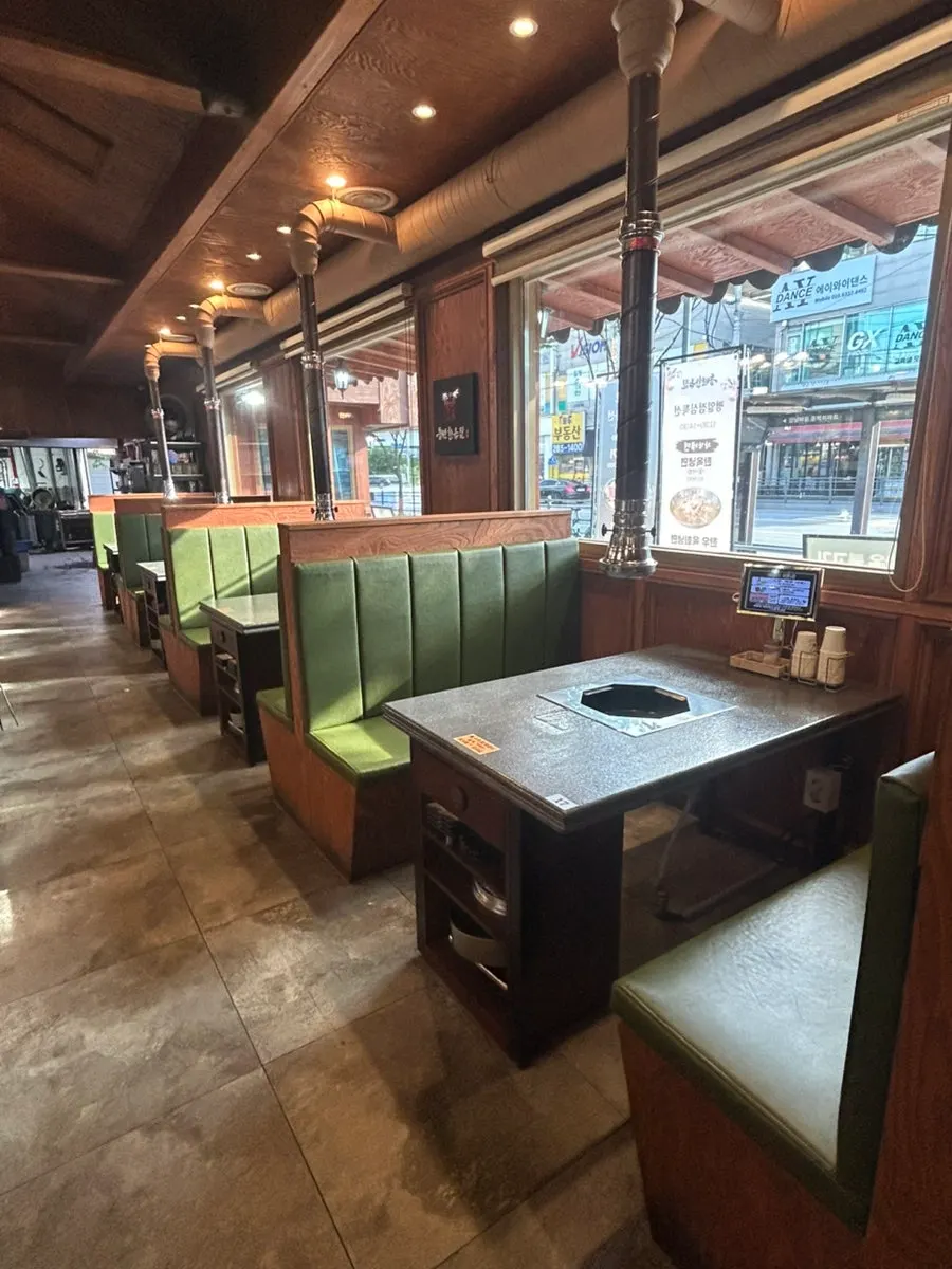 Seating inside Dongbaek Hanokjip